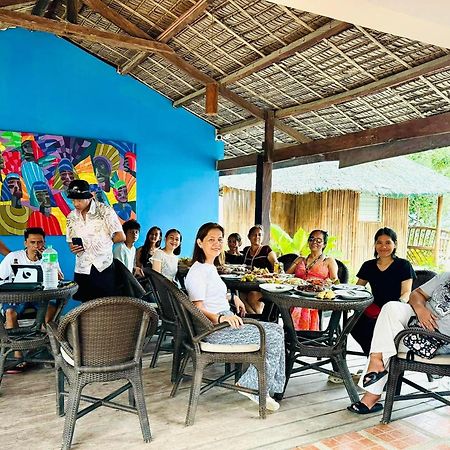 Pescador View - Beachfront & Nearby The Ocean Hostels & Restaurant Moalboal Extérieur photo