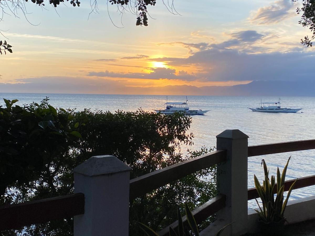 Pescador View - Beachfront & Nearby The Ocean Hostels & Restaurant Moalboal Extérieur photo