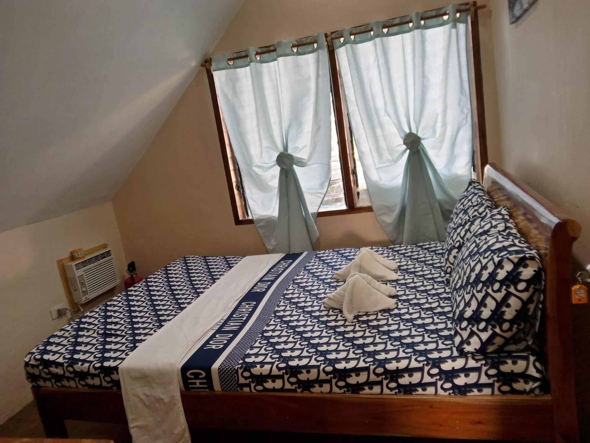 Pescador View - Beachfront & Nearby The Ocean Hostels & Restaurant Moalboal Extérieur photo
