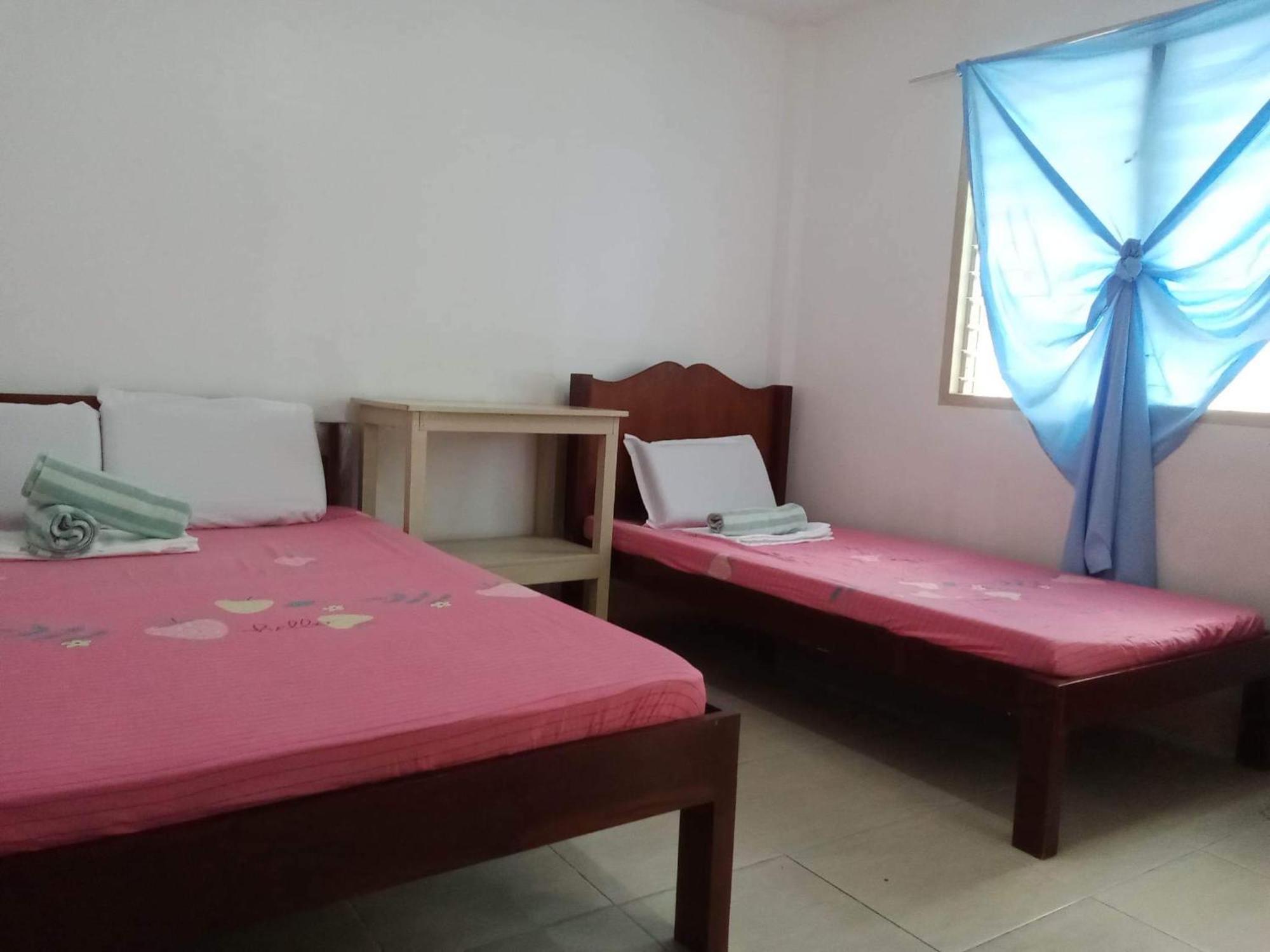 Pescador View - Beachfront & Nearby The Ocean Hostels & Restaurant Moalboal Extérieur photo