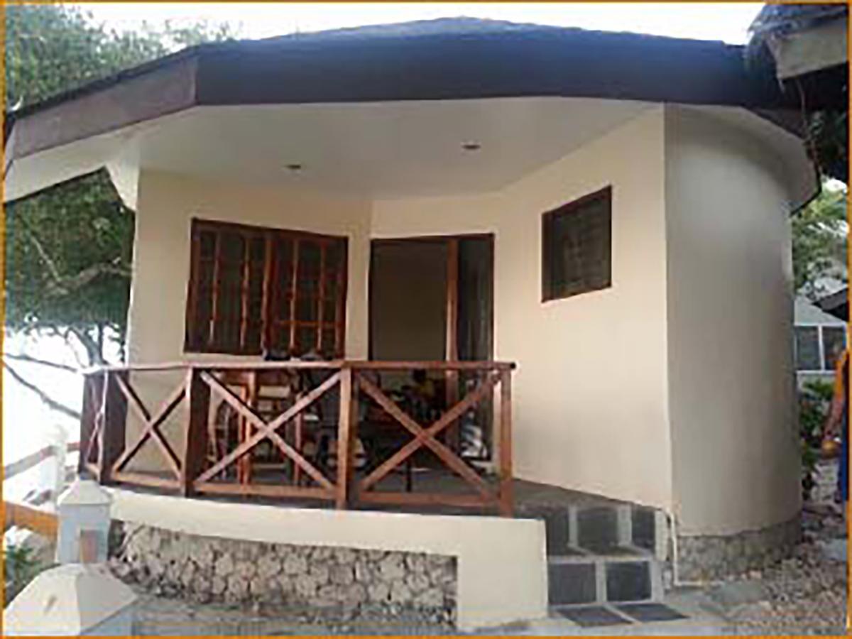 Pescador View - Beachfront & Nearby The Ocean Hostels & Restaurant Moalboal Extérieur photo